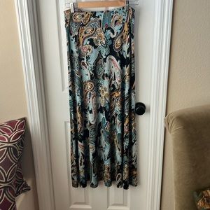 Very cute maxi skirt. Excellent condition ...